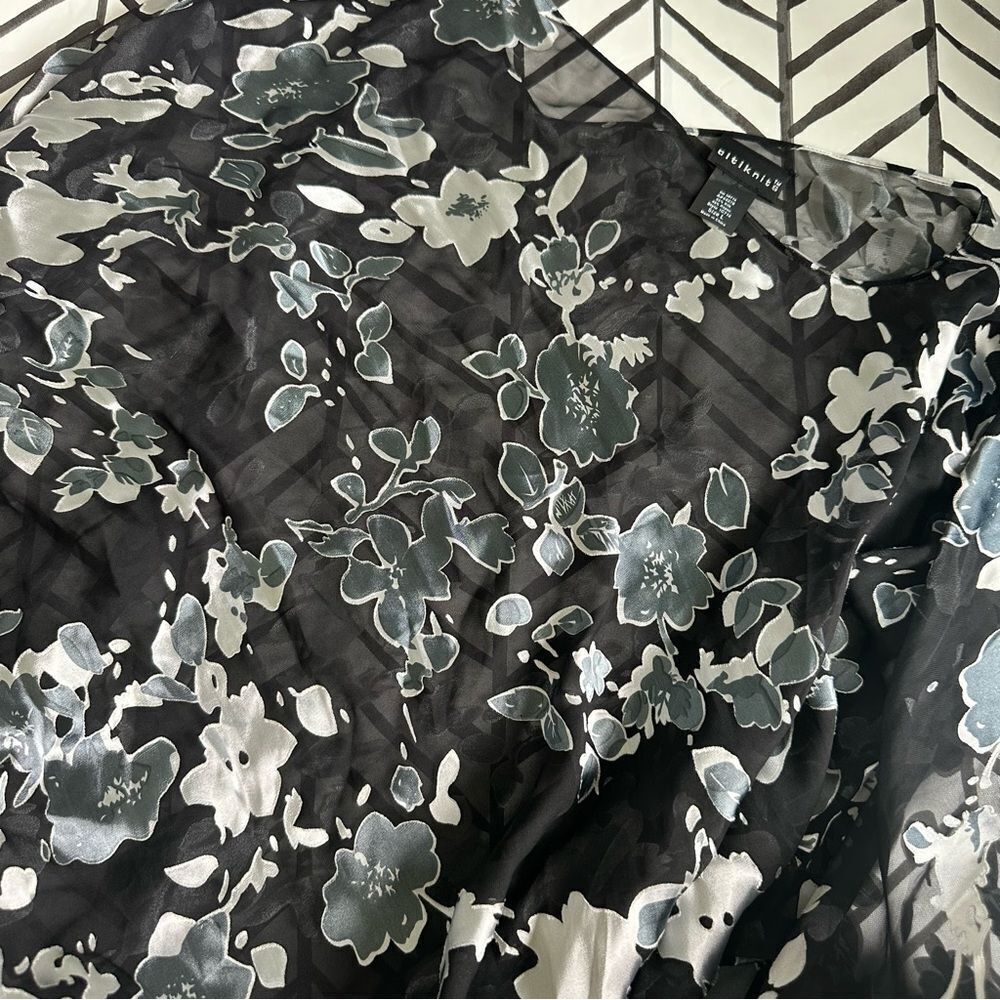 CityKnits Size Large Sheer Black and Gray Floral Lightweight Silk Blend Poncho